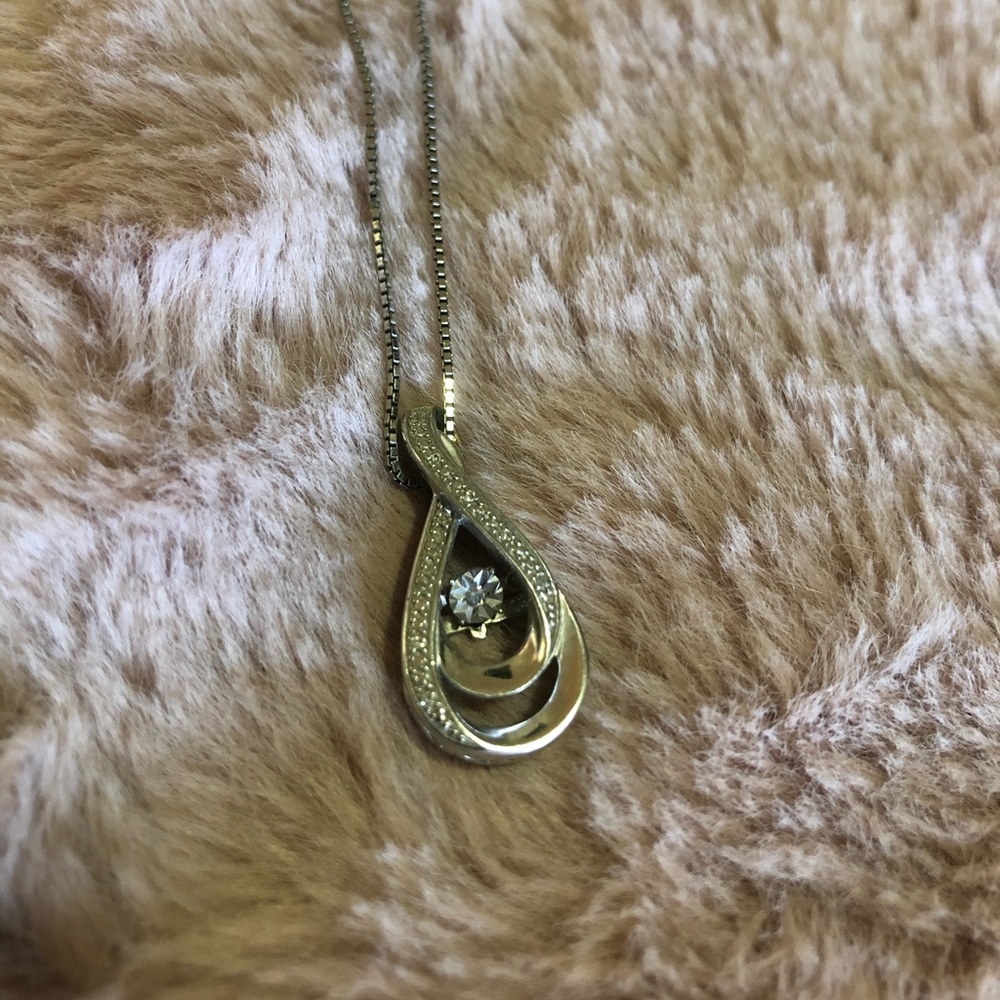 1/10 carat diamond teardrop necklace